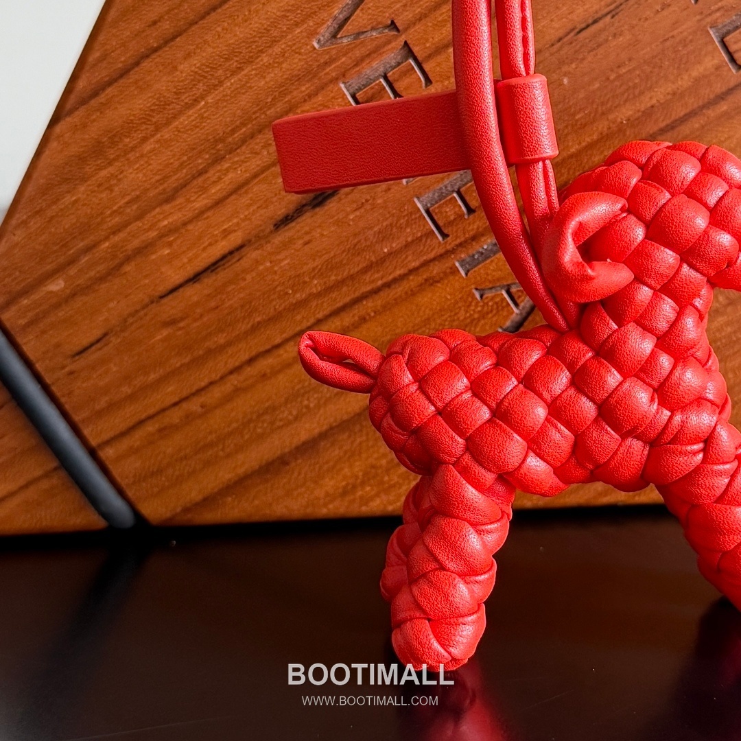 Bottega Veneta Intrecciato Dog Charm Leather Bag 보테가 베네타 인트레치아토 도그 참 가죽 백참 11