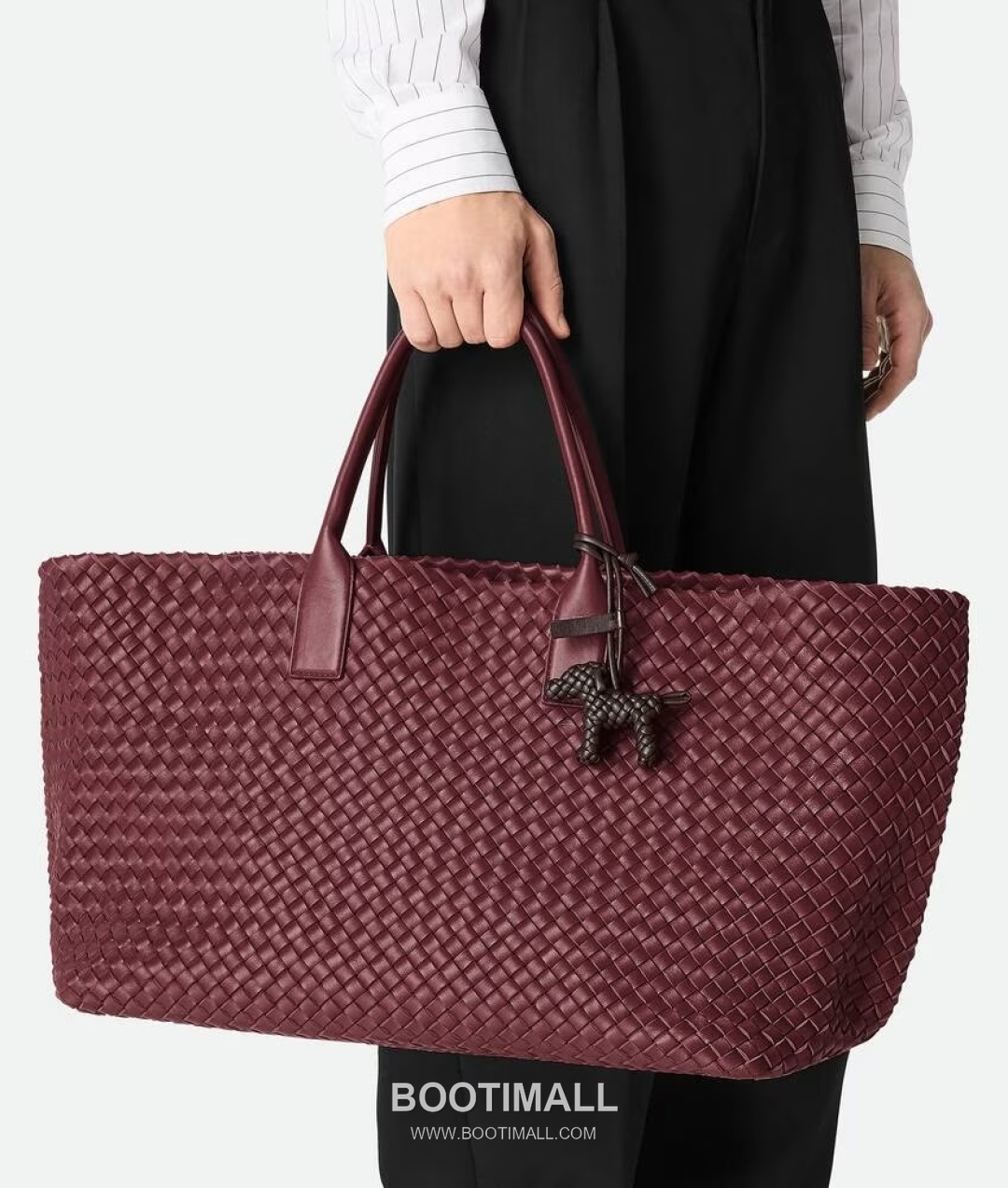 Bottega Veneta Intrecciato Dog Charm Leather Bag 보테가 베네타 인트레치아토 도그 참 가죽 백참 2