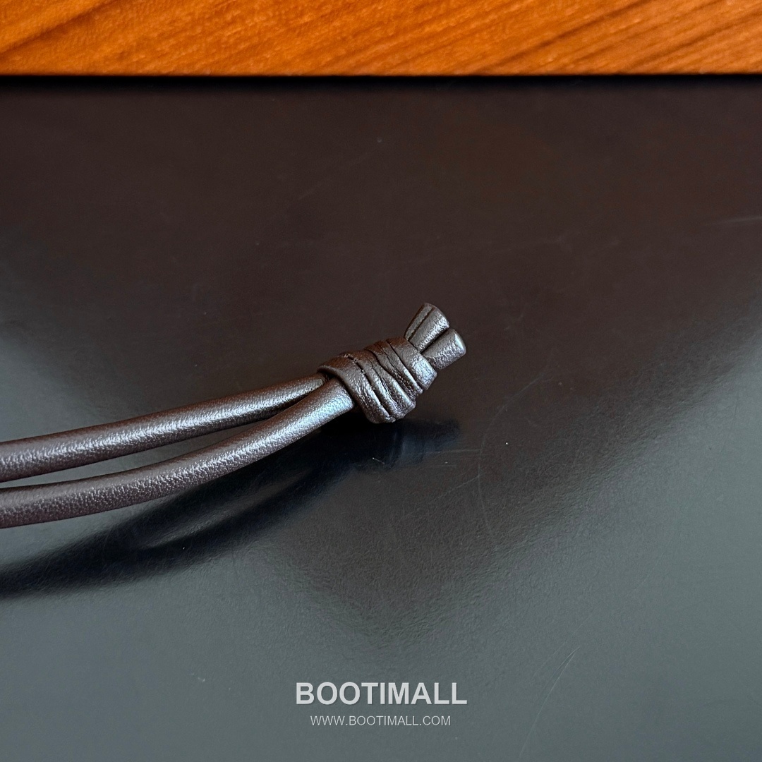 Bottega Veneta Intrecciato Dog Charm Leather Bag 보테가 베네타 인트레치아토 도그 참 가죽 백참 12