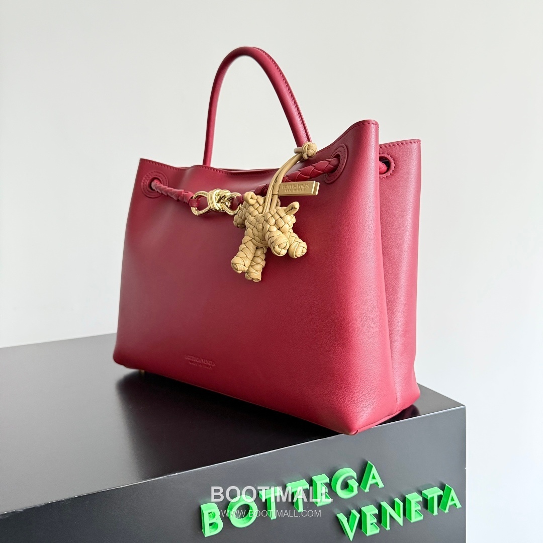 Bottega Veneta Intrecciato Dog Charm Leather Bag 보테가 베네타 인트레치아토 도그 참 가죽 백참 5