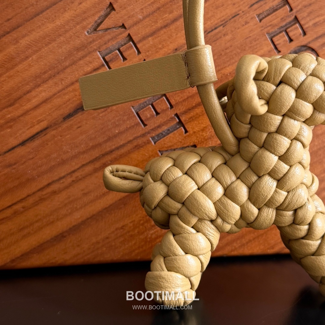 Bottega Veneta Intrecciato Dog Charm Leather Bag 보테가 베네타 인트레치아토 도그 참 가죽 백참 15