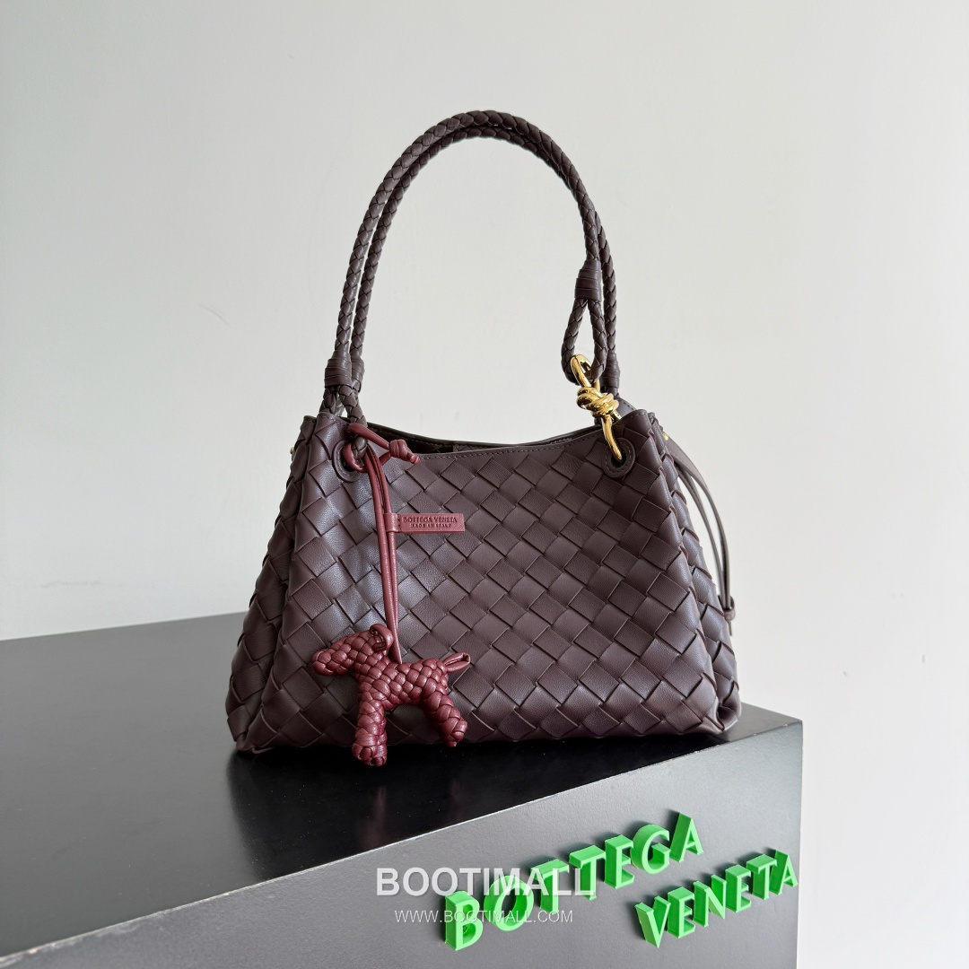 Bottega Veneta Intrecciato Dog Charm Leather Bag 보테가 베네타 인트레치아토 도그 참 가죽 백참 1
