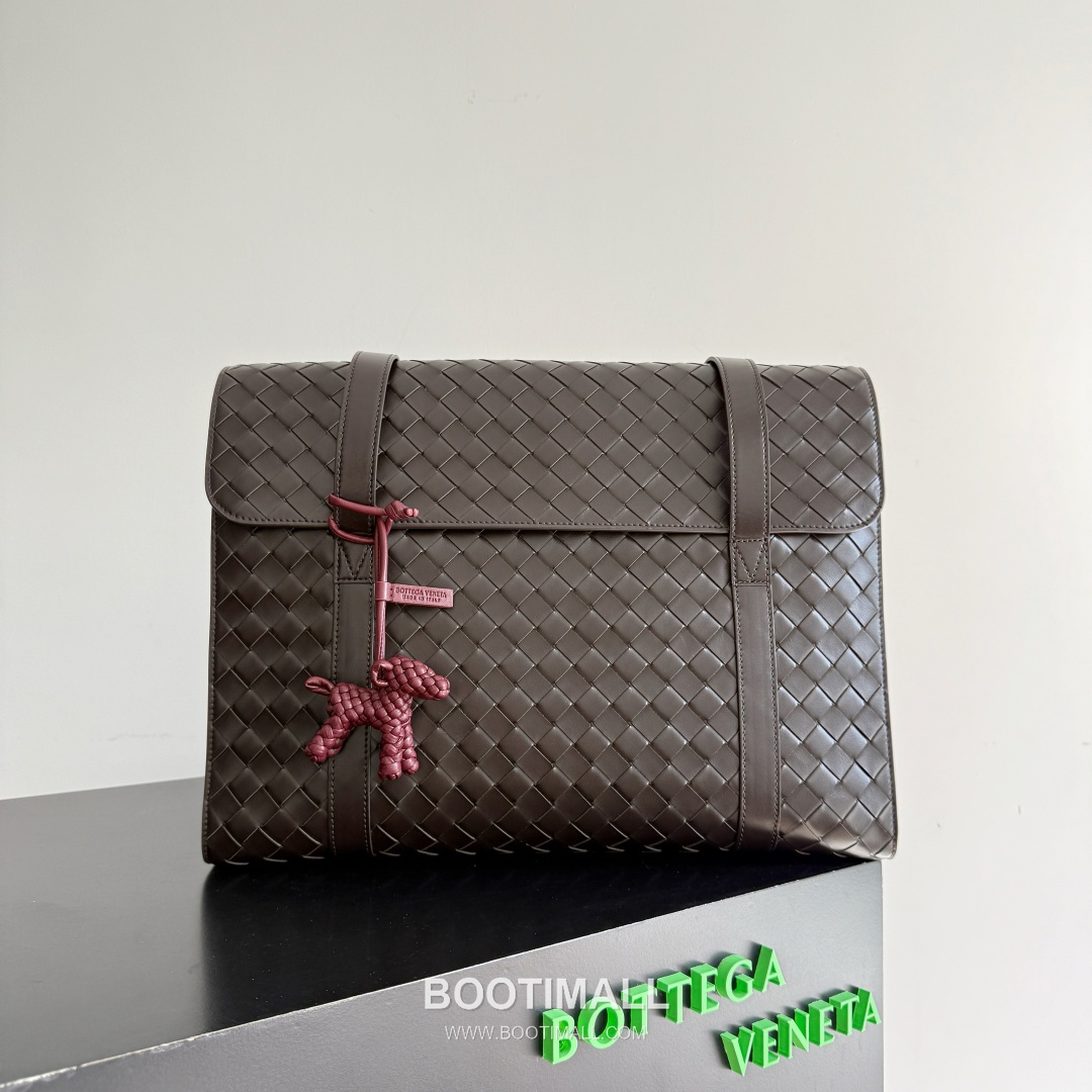 Bottega Veneta Intrecciato Dog Charm Leather Bag 보테가 베네타 인트레치아토 도그 참 가죽 백참 3