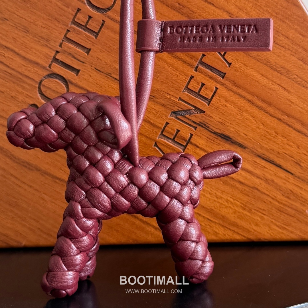 Bottega Veneta Intrecciato Dog Charm Leather Bag 보테가 베네타 인트레치아토 도그 참 가죽 백참 6
