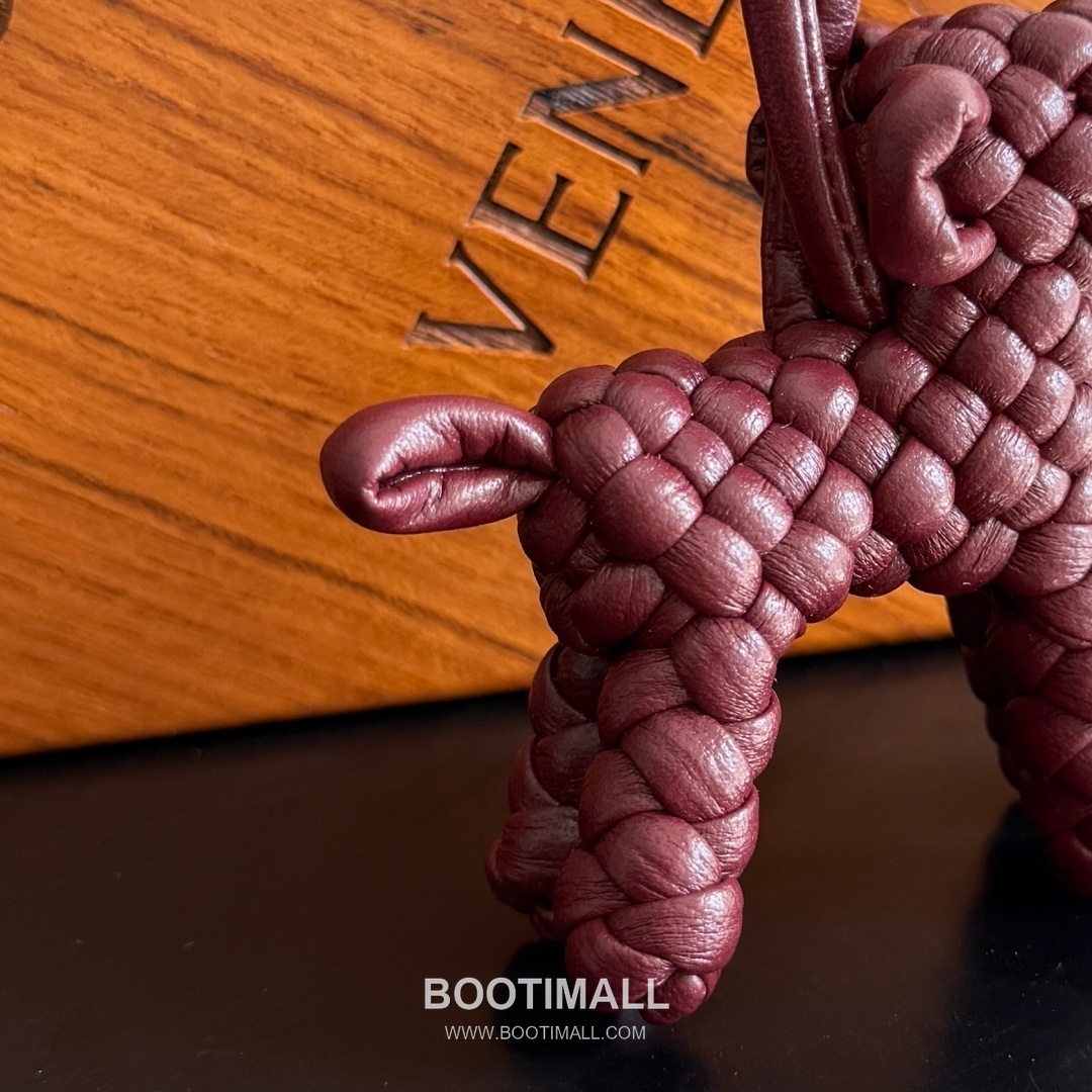 Bottega Veneta Intrecciato Dog Charm Leather Bag 보테가 베네타 인트레치아토 도그 참 가죽 백참 7