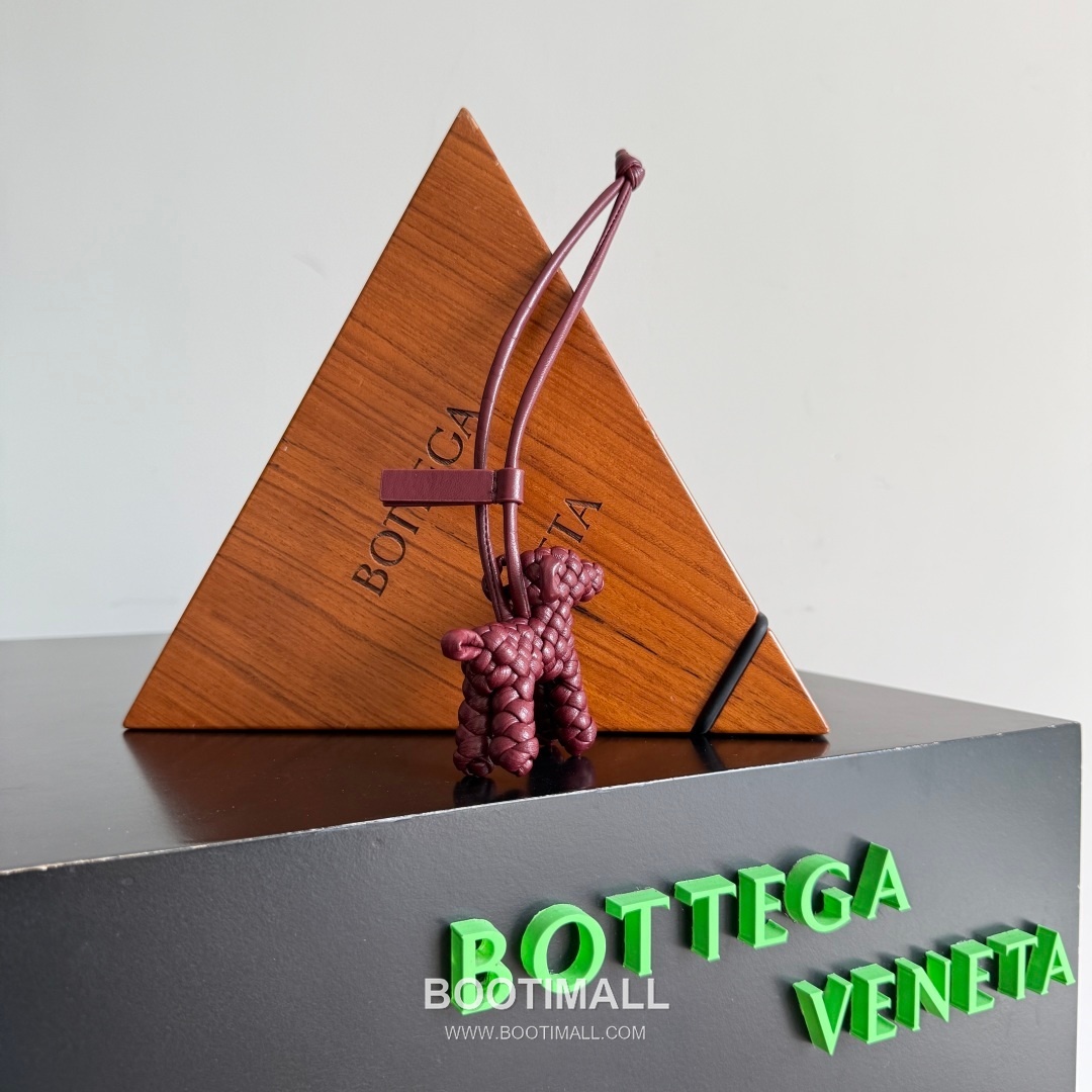 Bottega Veneta Intrecciato Dog Charm Leather Bag 보테가 베네타 인트레치아토 도그 참 가죽 백참 9