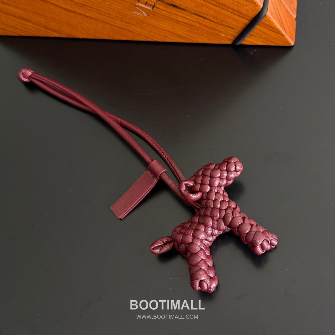 Bottega Veneta Intrecciato Dog Charm Leather Bag 보테가 베네타 인트레치아토 도그 참 가죽 백참 11