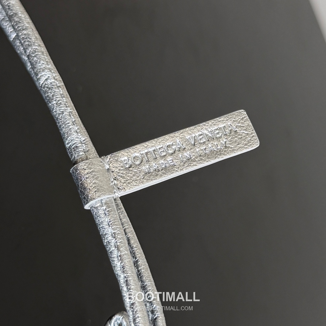 Bottega Veneta Intrecciato Dog Charm Leather Bag 보테가 베네타 인트레치아토 도그 참 가죽 백참 6