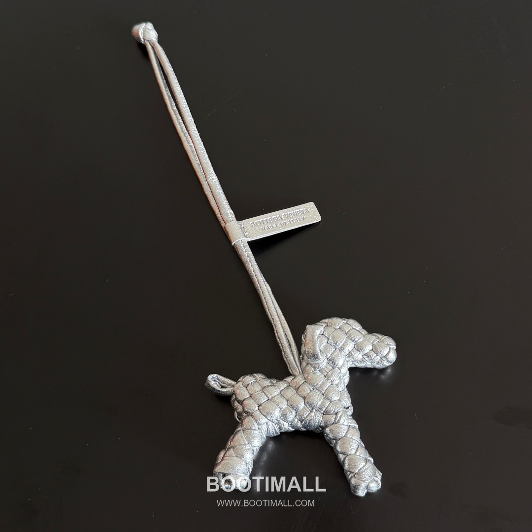 Bottega Veneta Intrecciato Dog Charm Leather Bag 보테가 베네타 인트레치아토 도그 참 가죽 백참 9