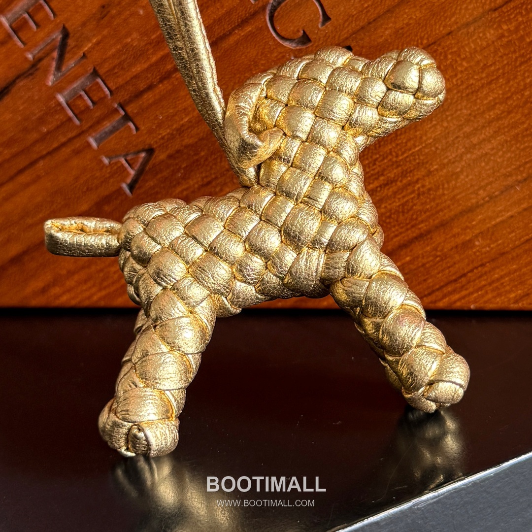 Bottega Veneta Intrecciato Dog Charm Leather Bag 보테가 베네타 인트레치아토 도그 참 가죽 백참 5