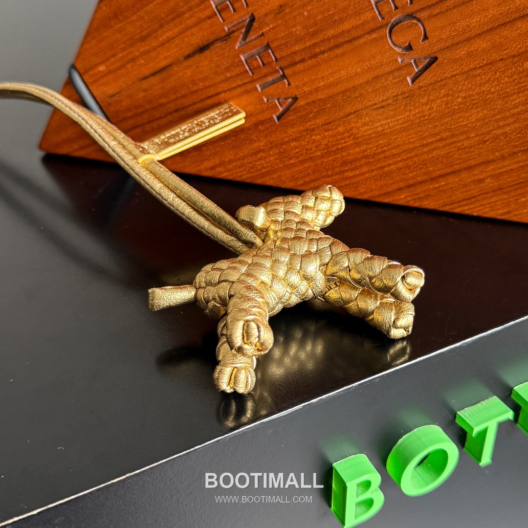 Bottega Veneta Intrecciato Dog Charm Leather Bag 보테가 베네타 인트레치아토 도그 참 가죽 백참 7