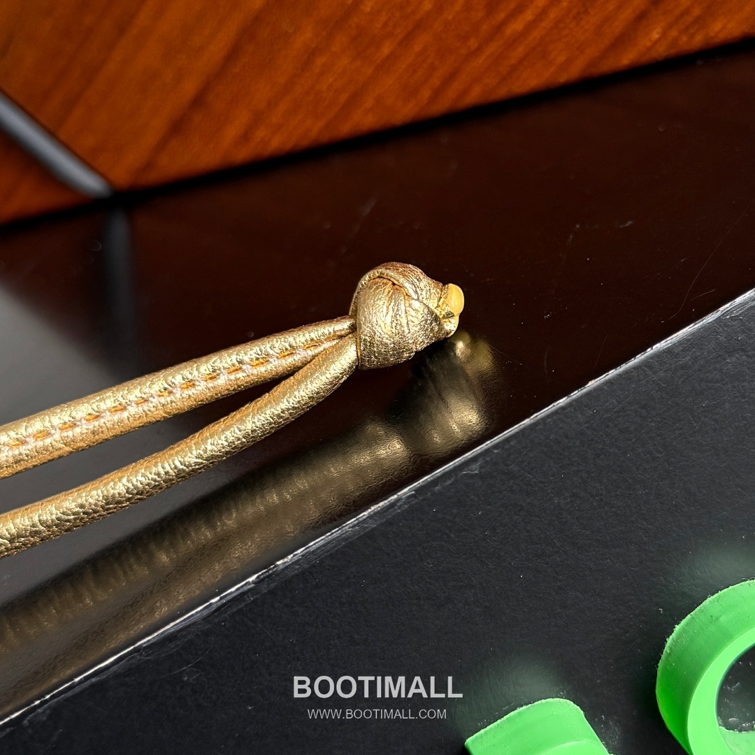 Bottega Veneta Intrecciato Dog Charm Leather Bag 보테가 베네타 인트레치아토 도그 참 가죽 백참 8