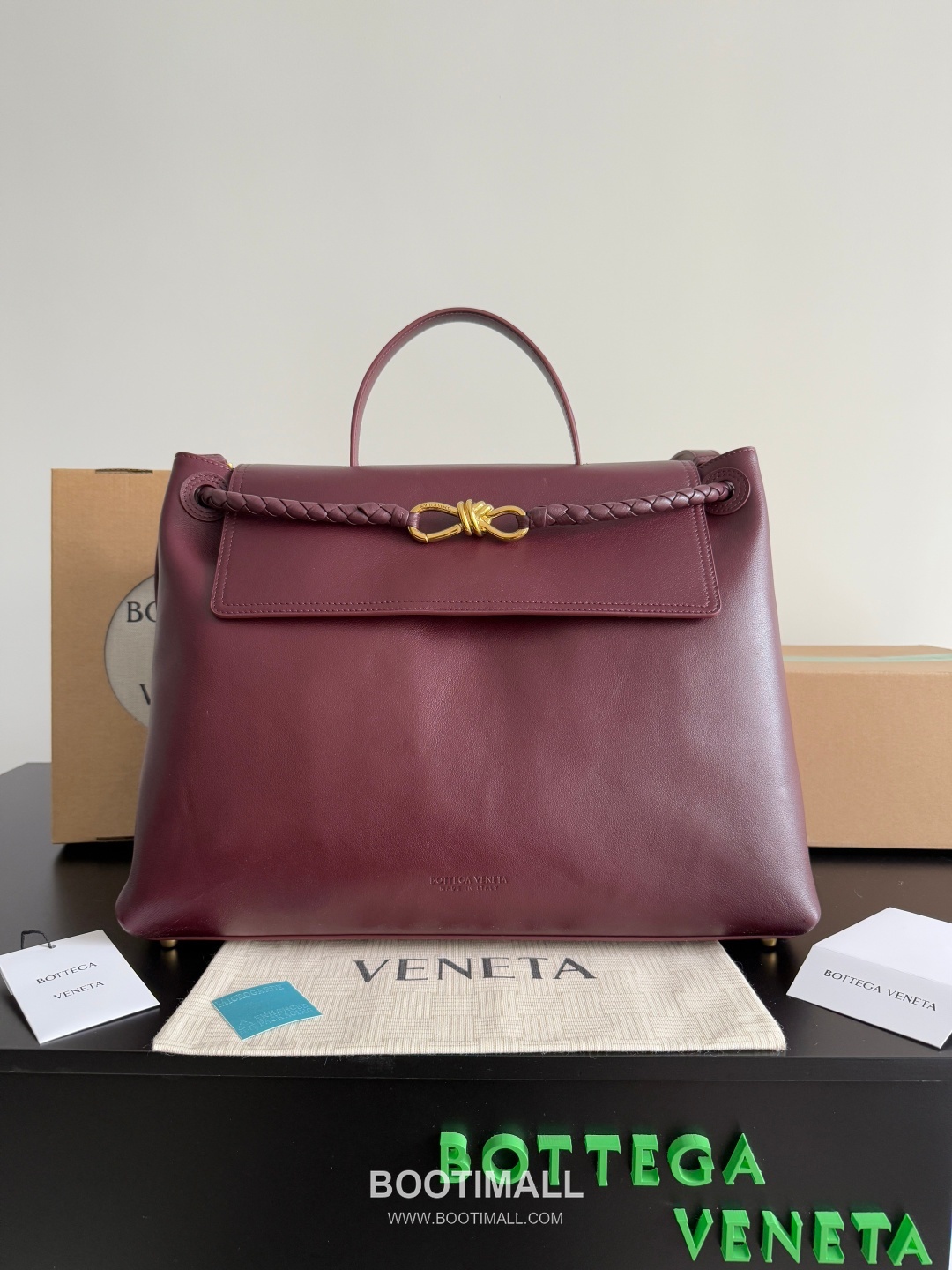 Bottega Veneta Ciao Intrecciato Smooth Calfskin Top Handle Bag 보테가 베네타 차오 인트레치아토 스무스 카프스킨 탑핸들백 42cm 1