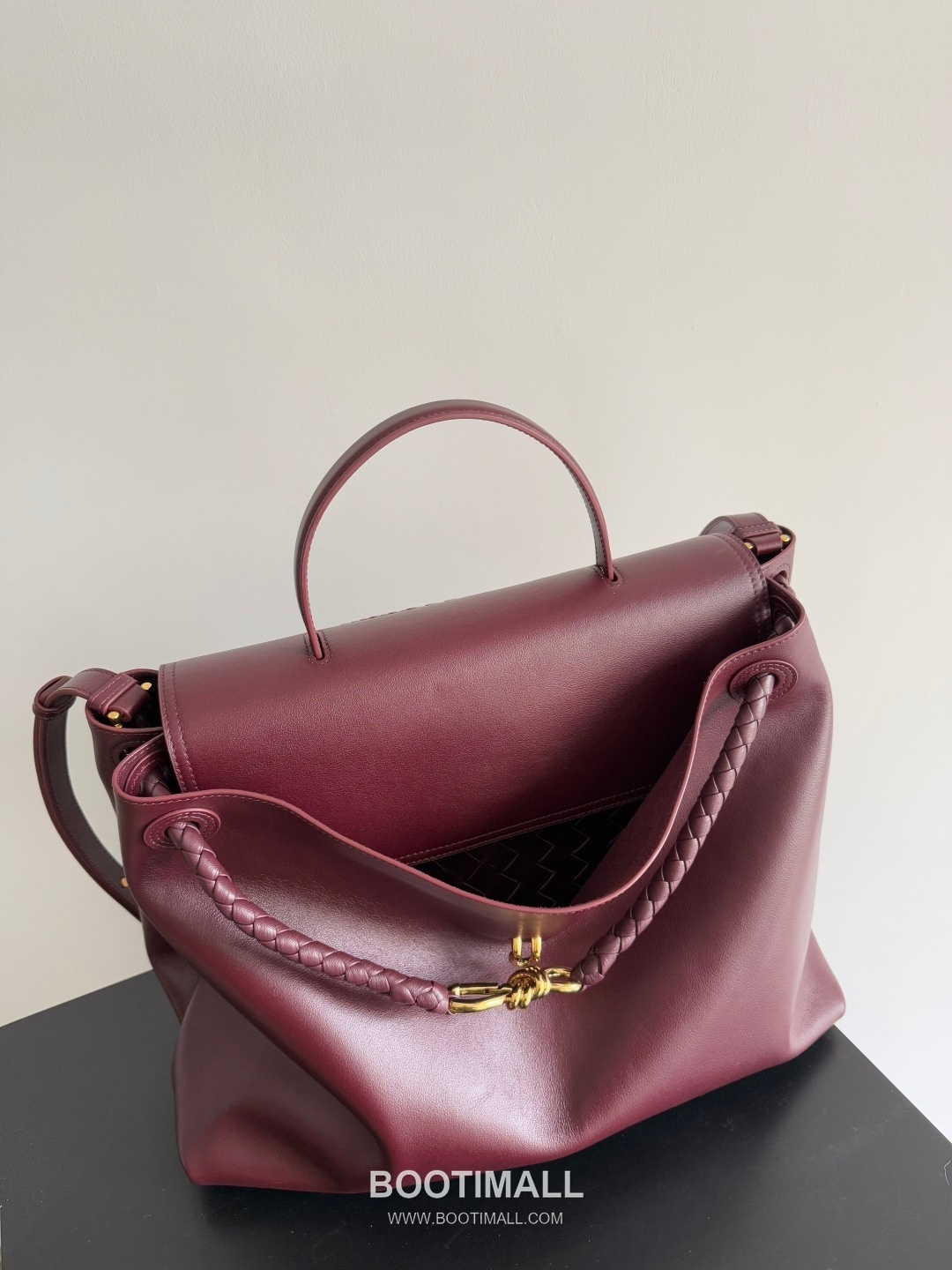 Bottega Veneta Ciao Intrecciato Smooth Calfskin Top Handle Bag 보테가 베네타 차오 인트레치아토 스무스 카프스킨 탑핸들백 42cm 15