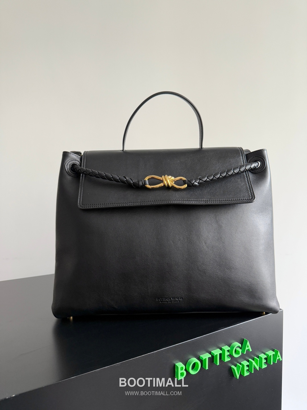 Bottega Veneta Ciao Intrecciato Smooth Calfskin Top Handle Bag 보테가 베네타 차오 인트레치아토 스무스 카프스킨 탑핸들백 42cm 1