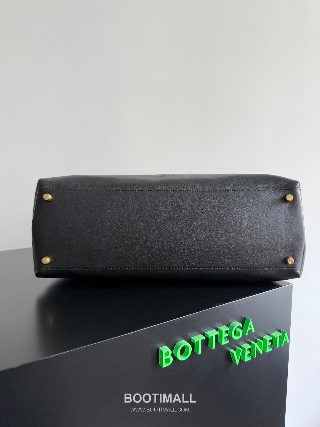 Bottega Veneta Ciao Intrecciato Smooth Calfskin Top Handle Bag 보테가 베네타 차오 인트레치아토 스무스 카프스킨 탑핸들백 42cm 4