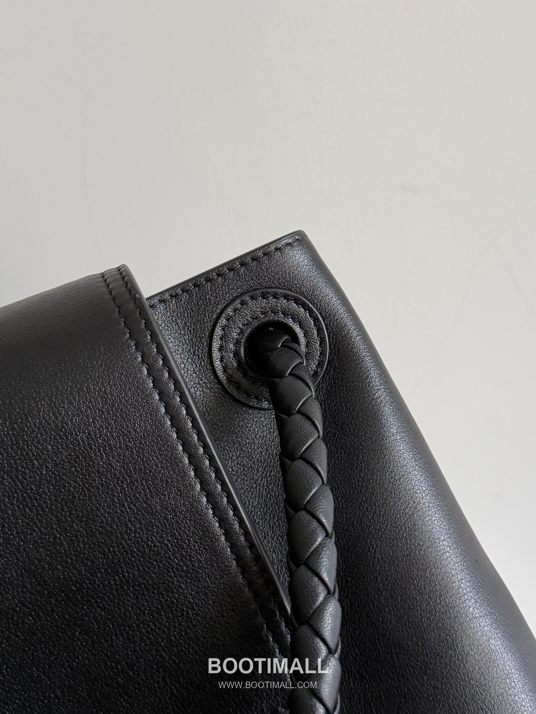 Bottega Veneta Ciao Intrecciato Smooth Calfskin Top Handle Bag 보테가 베네타 차오 인트레치아토 스무스 카프스킨 탑핸들백 42cm 14