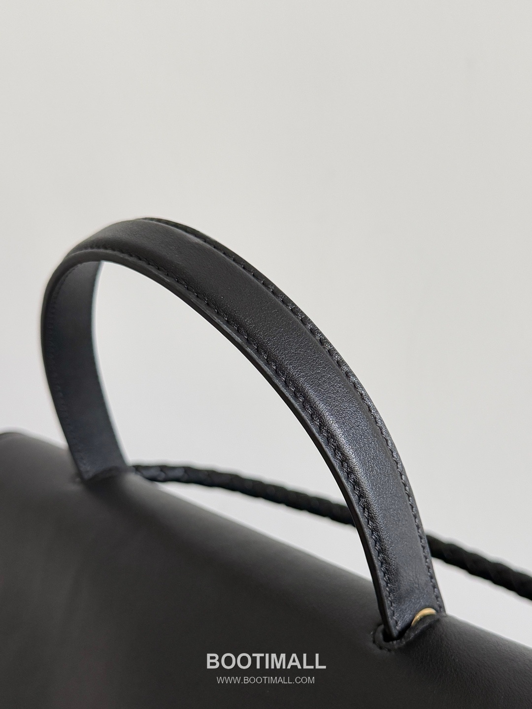 Bottega Veneta Ciao Intrecciato Smooth Calfskin Top Handle Bag 보테가 베네타 차오 인트레치아토 스무스 카프스킨 탑핸들백 42cm 15