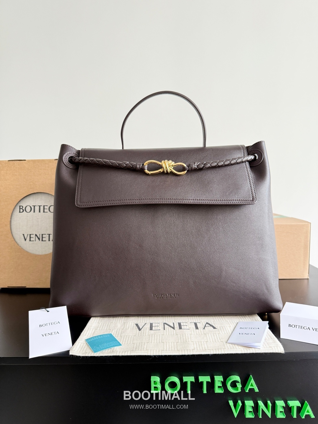 Bottega Veneta Ciao Intrecciato Smooth Calfskin Top Handle Bag 보테가 베네타 차오 인트레치아토 스무스 카프스킨 탑핸들백 42cm 1