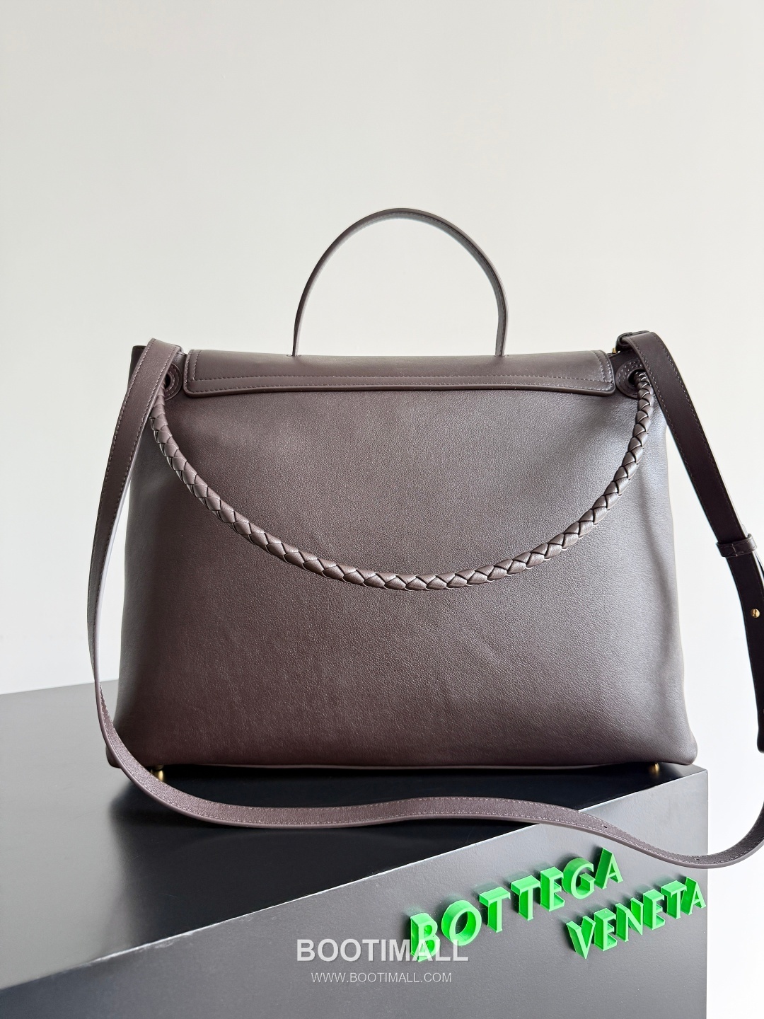 Bottega Veneta Ciao Intrecciato Smooth Calfskin Top Handle Bag 보테가 베네타 차오 인트레치아토 스무스 카프스킨 탑핸들백 42cm 3