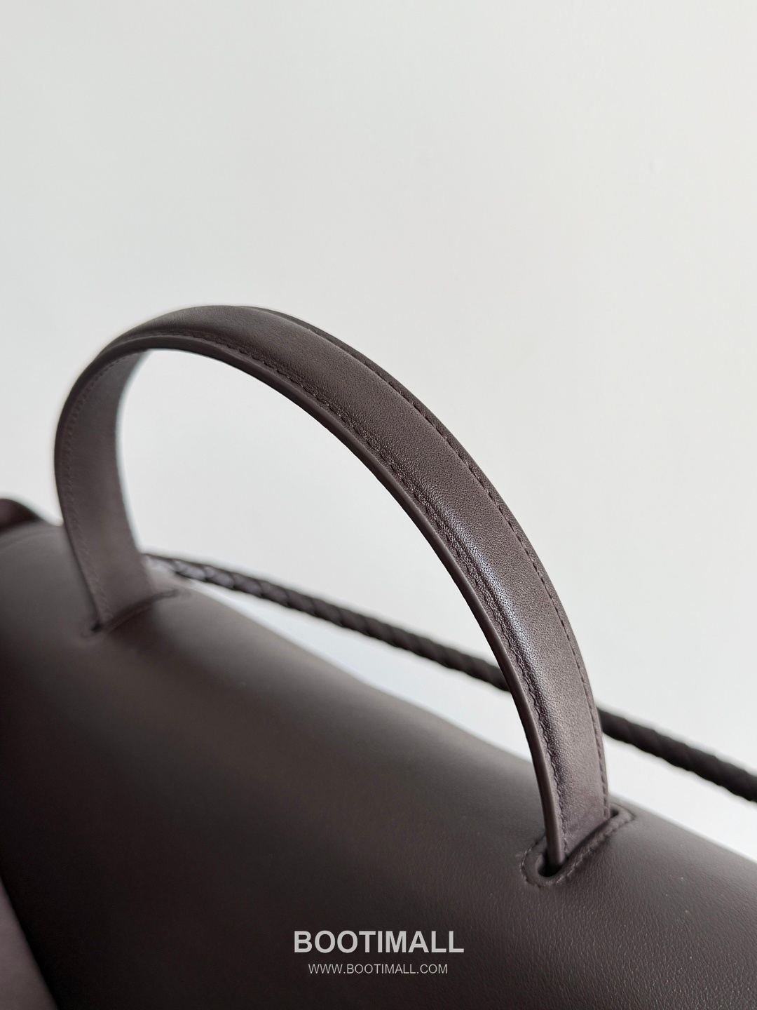 Bottega Veneta Ciao Intrecciato Smooth Calfskin Top Handle Bag 보테가 베네타 차오 인트레치아토 스무스 카프스킨 탑핸들백 42cm 18