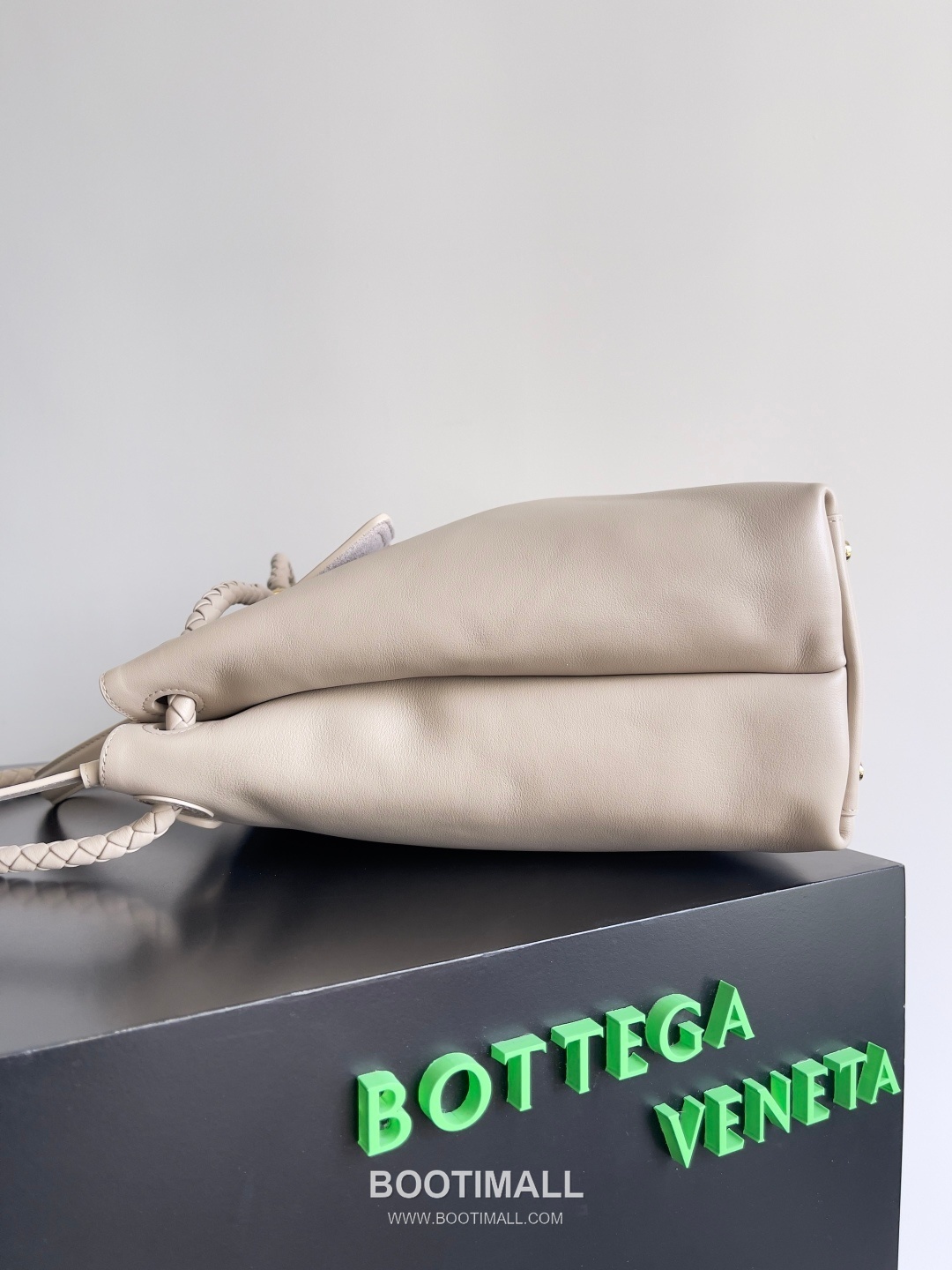 Bottega Veneta Ciao Intrecciato Smooth Calfskin Top Handle Bag 보테가 베네타 차오 인트레치아토 스무스 카프스킨 탑핸들백 42cm 12