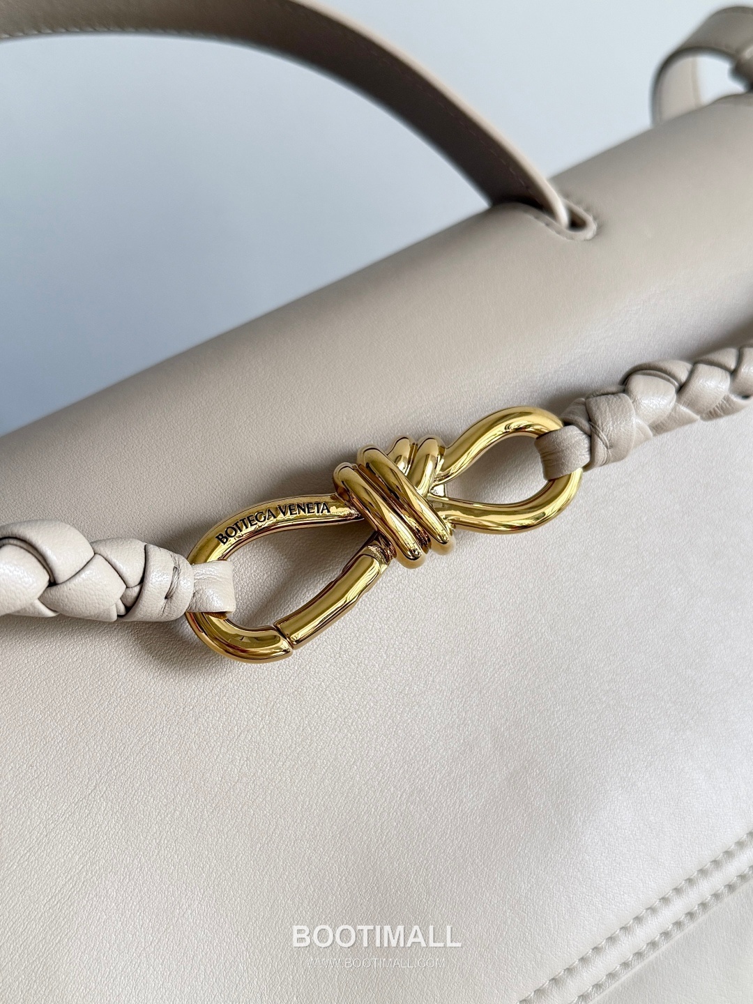 Bottega Veneta Ciao Intrecciato Smooth Calfskin Top Handle Bag 보테가 베네타 차오 인트레치아토 스무스 카프스킨 탑핸들백 42cm 15