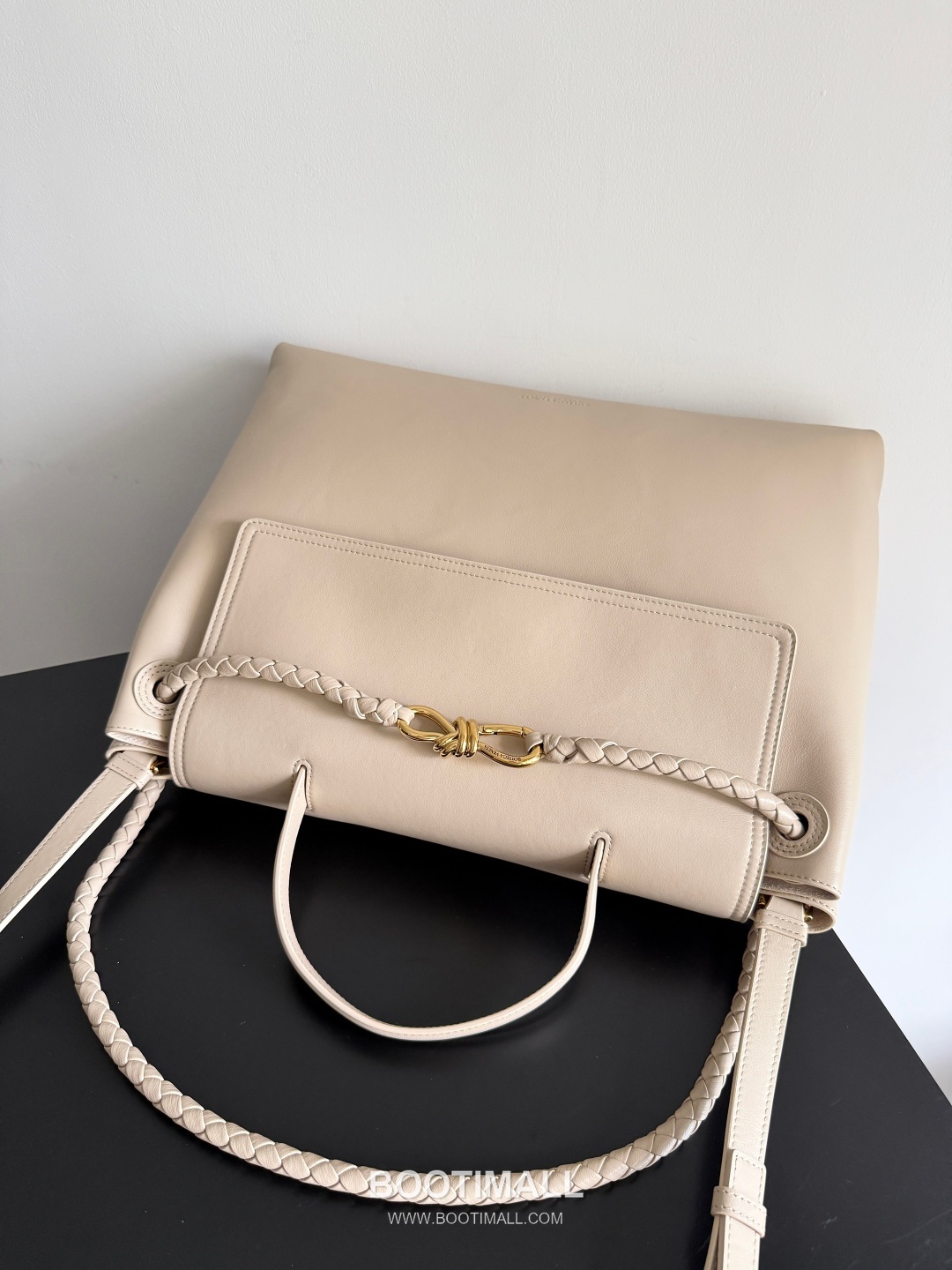 Bottega Veneta Ciao Intrecciato Smooth Calfskin Top Handle Bag 보테가 베네타 차오 인트레치아토 스무스 카프스킨 탑핸들백 42cm 16