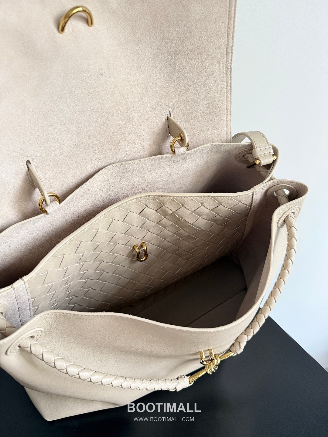 Bottega Veneta Ciao Intrecciato Smooth Calfskin Top Handle Bag 보테가 베네타 차오 인트레치아토 스무스 카프스킨 탑핸들백 42cm 18