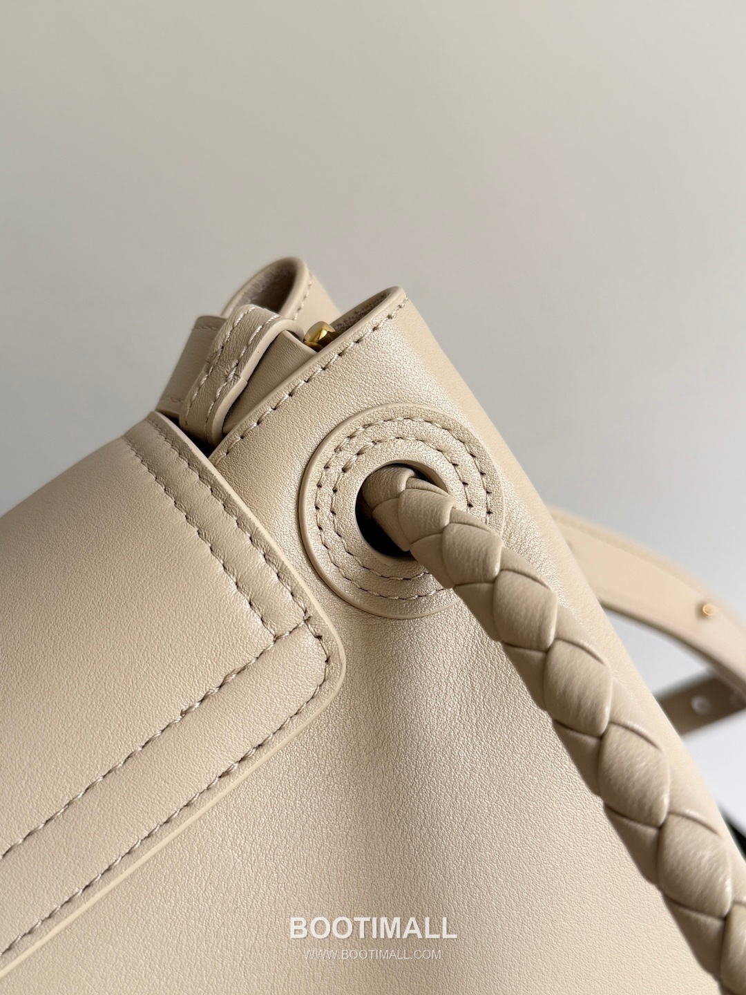 Bottega Veneta Ciao Intrecciato Smooth Calfskin Top Handle Bag 보테가 베네타 차오 인트레치아토 스무스 카프스킨 탑핸들백 42cm 21