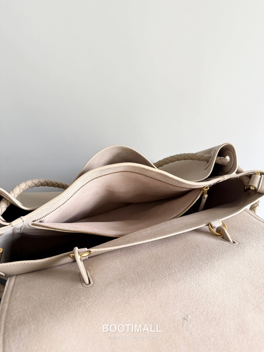 Bottega Veneta Ciao Intrecciato Smooth Calfskin Top Handle Bag 보테가 베네타 차오 인트레치아토 스무스 카프스킨 탑핸들백 42cm 24