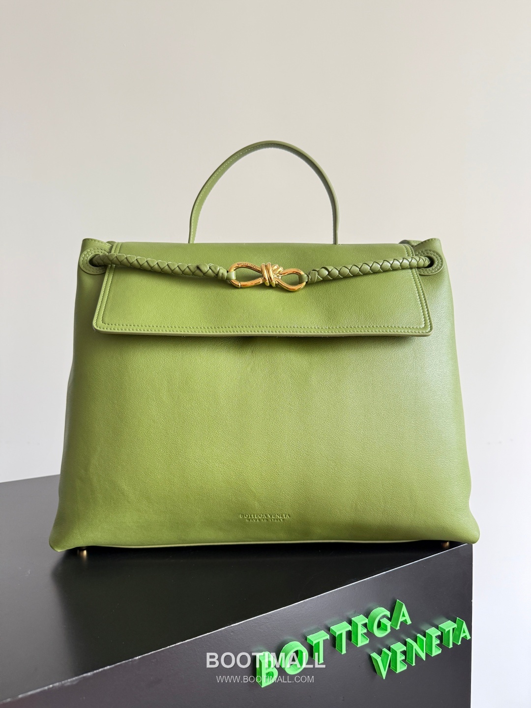 Bottega Veneta Ciao Intrecciato Smooth Calfskin Top Handle Bag 보테가 베네타 차오 인트레치아토 스무스 카프스킨 탑핸들백 42cm 1