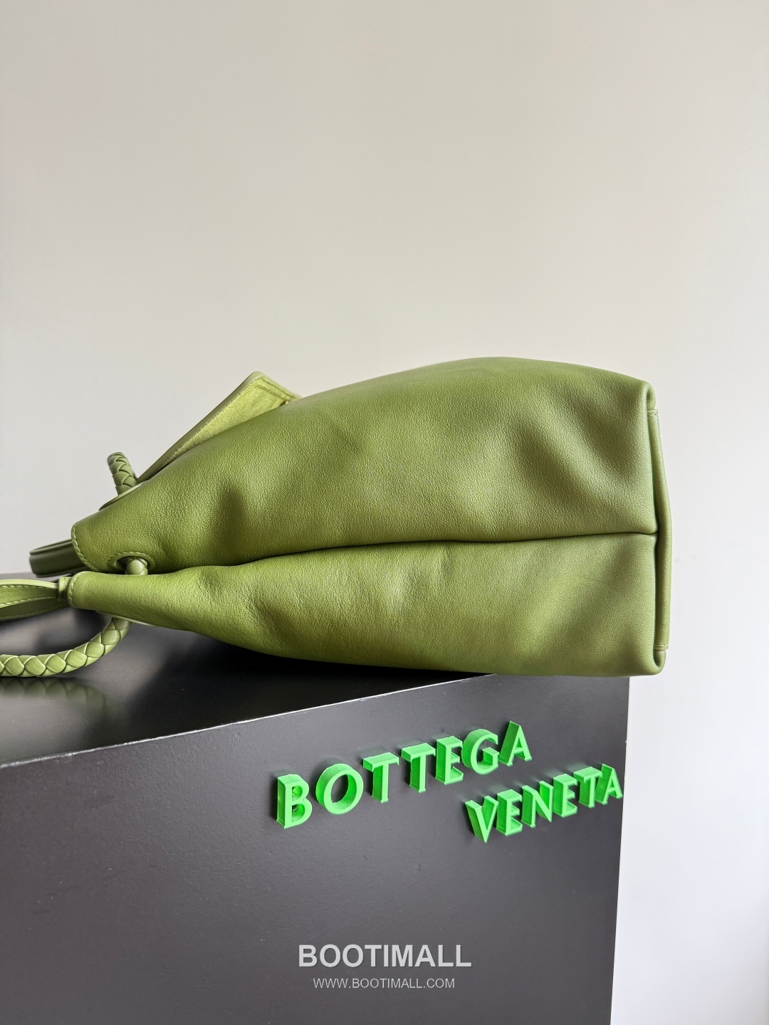 Bottega Veneta Ciao Intrecciato Smooth Calfskin Top Handle Bag 보테가 베네타 차오 인트레치아토 스무스 카프스킨 탑핸들백 42cm 3