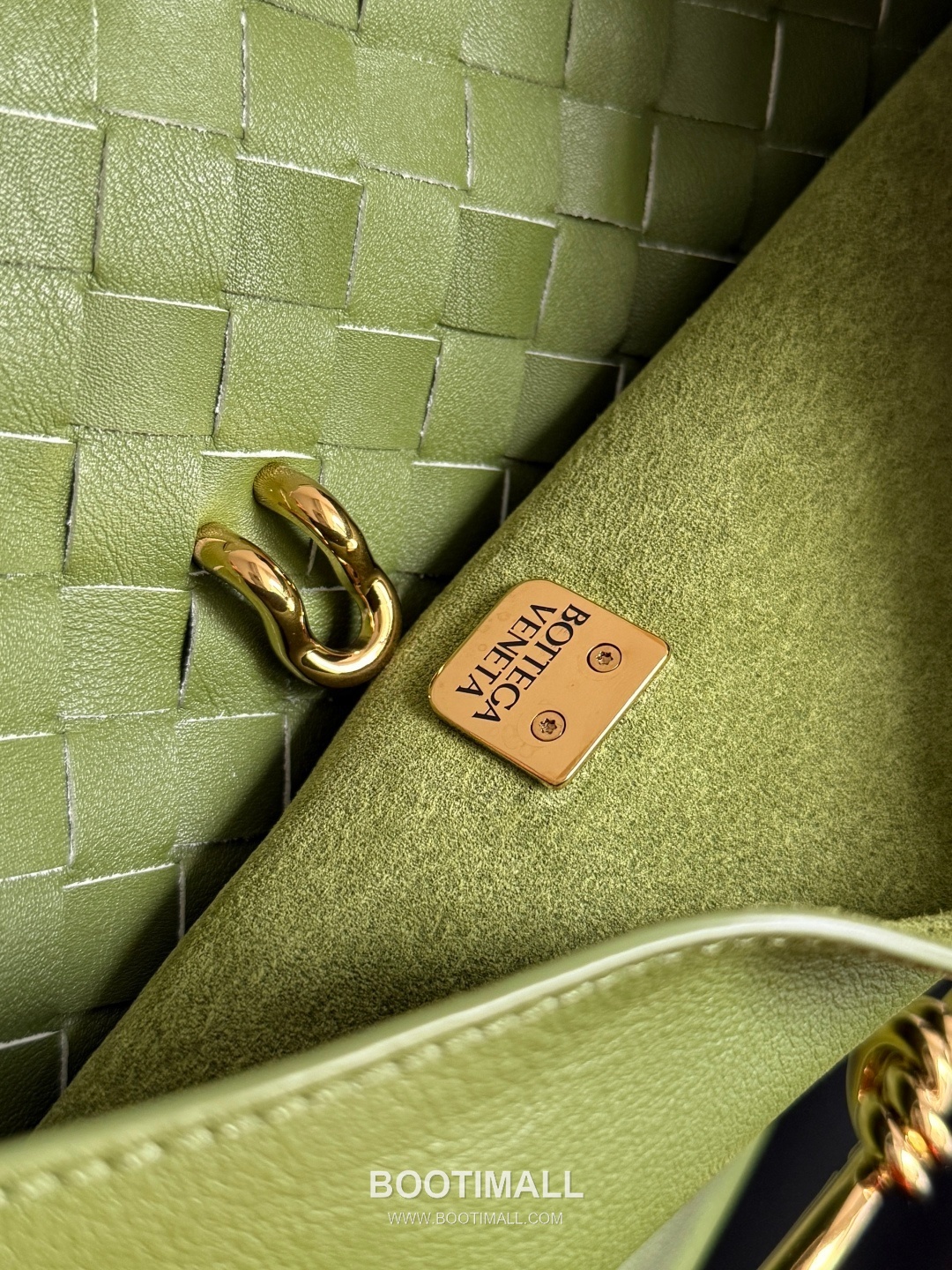 Bottega Veneta Ciao Intrecciato Smooth Calfskin Top Handle Bag 보테가 베네타 차오 인트레치아토 스무스 카프스킨 탑핸들백 42cm 14