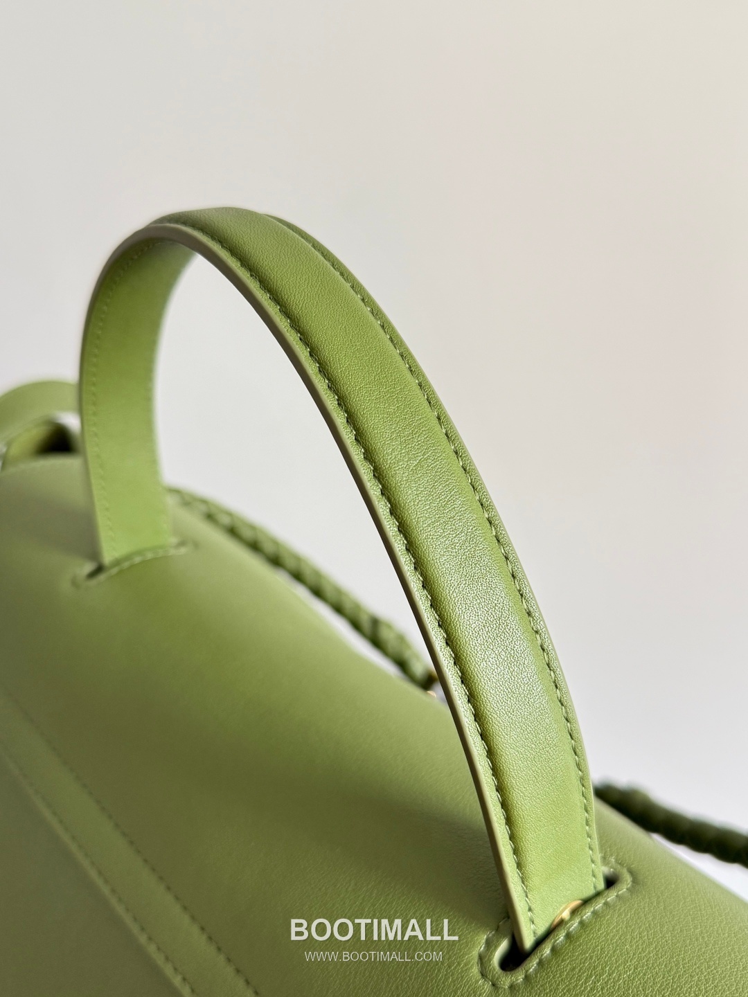 Bottega Veneta Ciao Intrecciato Smooth Calfskin Top Handle Bag 보테가 베네타 차오 인트레치아토 스무스 카프스킨 탑핸들백 42cm 17