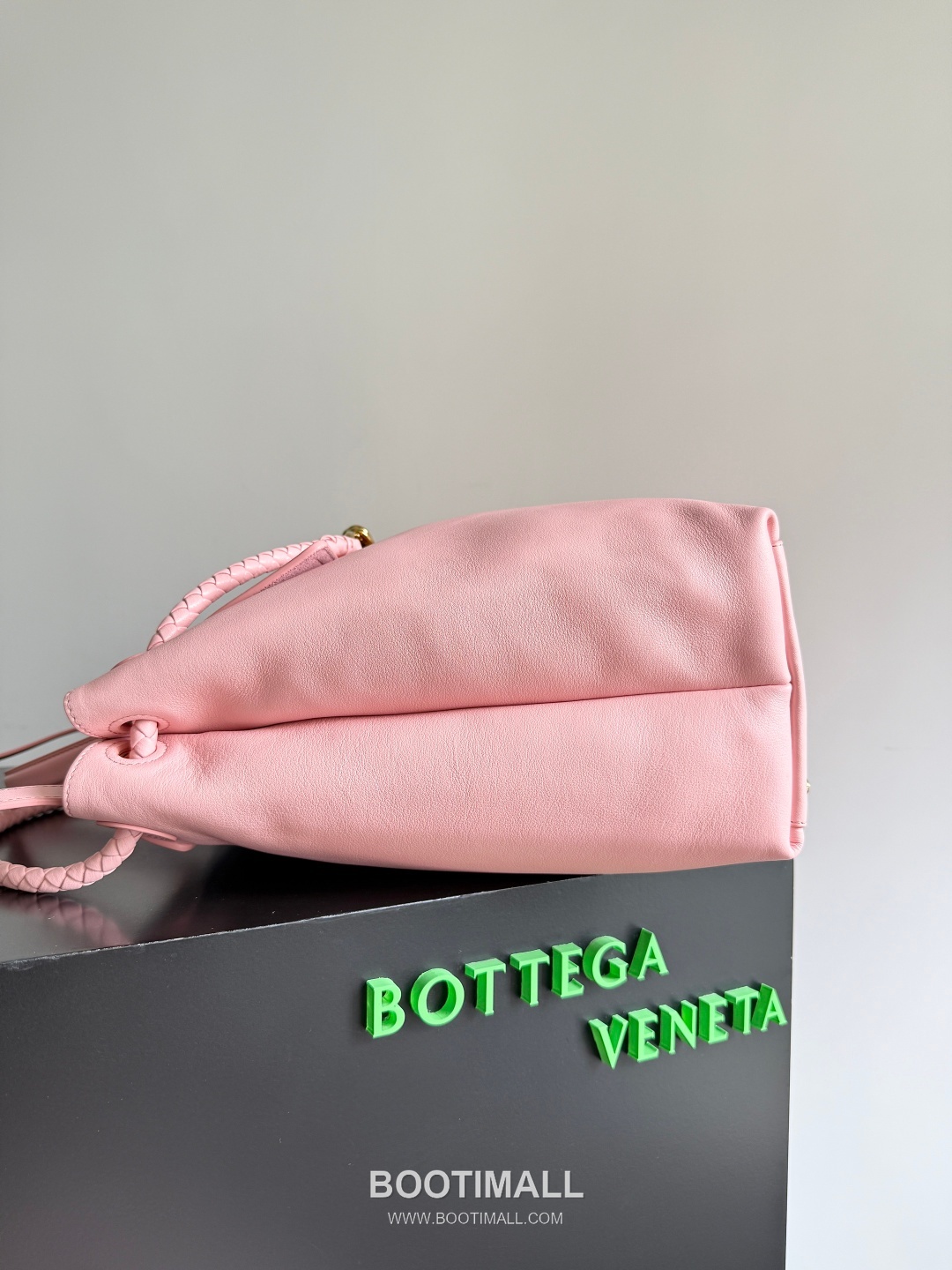Bottega Veneta Ciao Intrecciato Smooth Calfskin Top Handle Bag 보테가 베네타 차오 인트레치아토 스무스 카프스킨 탑핸들백 42cm 15