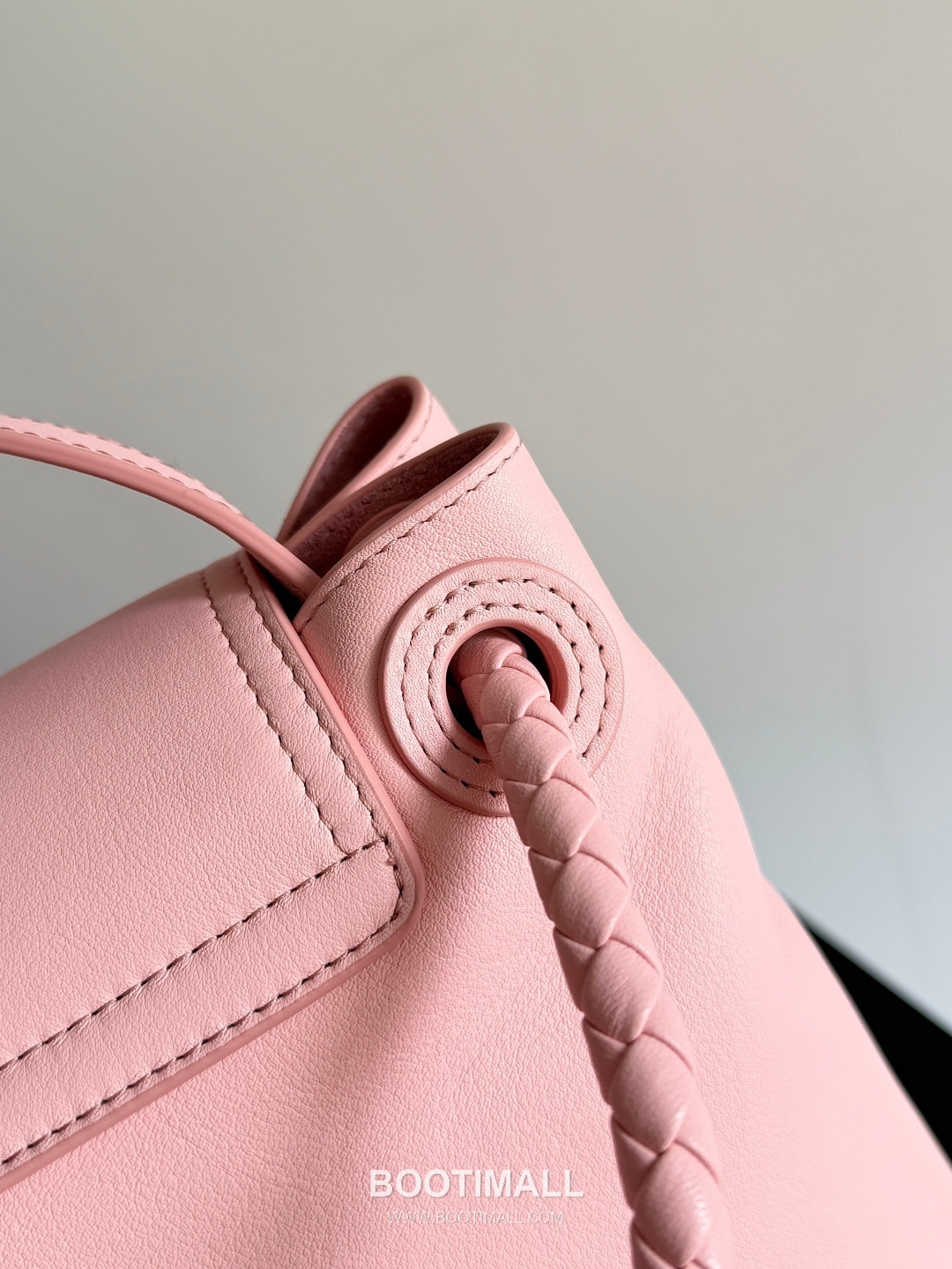 Bottega Veneta Ciao Intrecciato Smooth Calfskin Top Handle Bag 보테가 베네타 차오 인트레치아토 스무스 카프스킨 탑핸들백 42cm 24