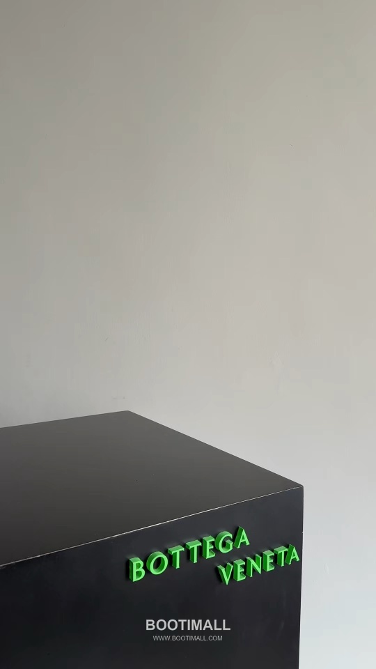 Bottega Veneta Ciao Intrecciato Knot Smooth Calfskin Top Handle Bag 보테가 베네타 차오 인트레치아토 노트 스무스 카프스킨 탑핸들백 34cm 2