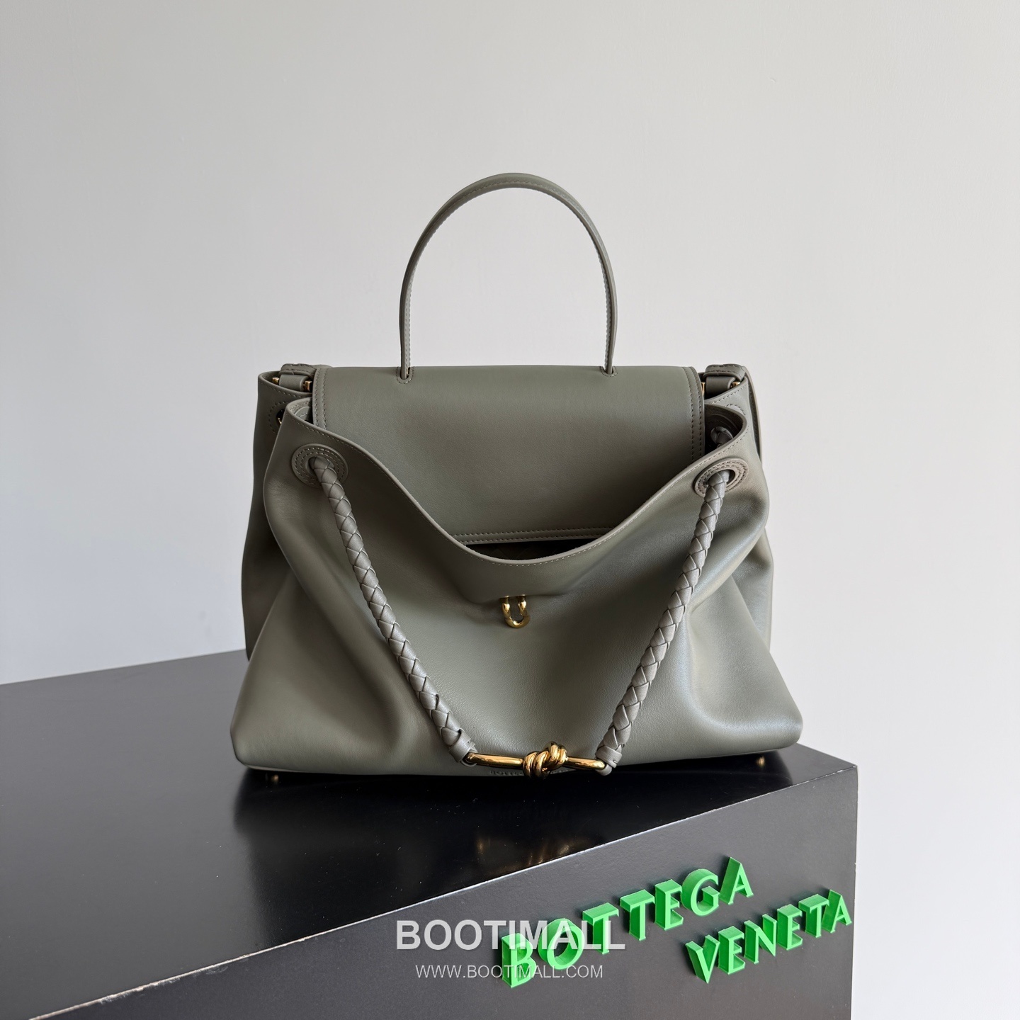 Bottega Veneta Ciao Intrecciato Knot Smooth Calfskin Top Handle Bag 보테가 베네타 차오 인트레치아토 노트 스무스 카프스킨 탑핸들백 34cm 12