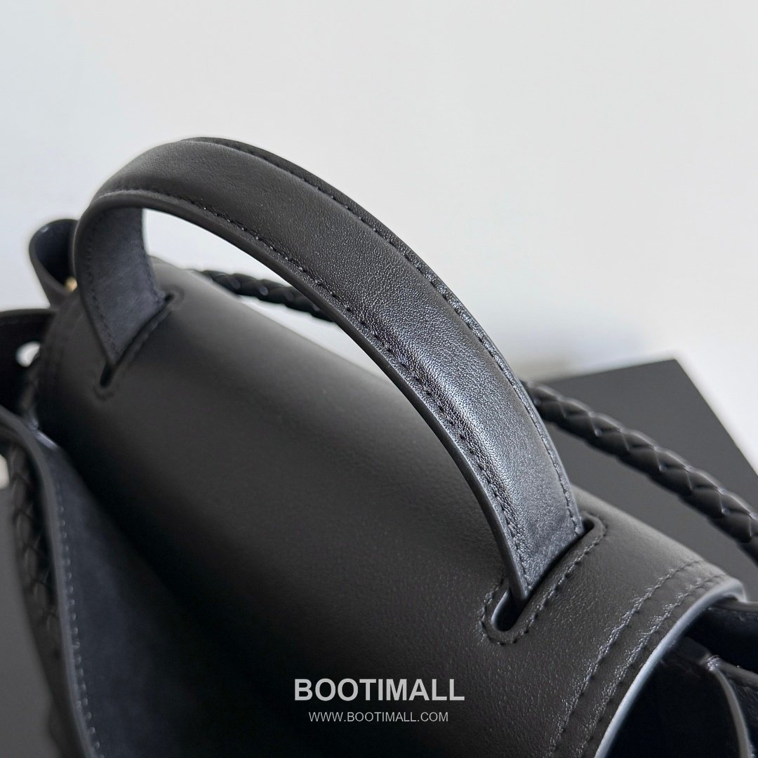 Bottega Veneta Ciao Intrecciato Knot Smooth Calfskin Top Handle Bag 보테가 베네타 차오 인트레치아토 노트 스무스 카프스킨 탑핸들백 26cm 25