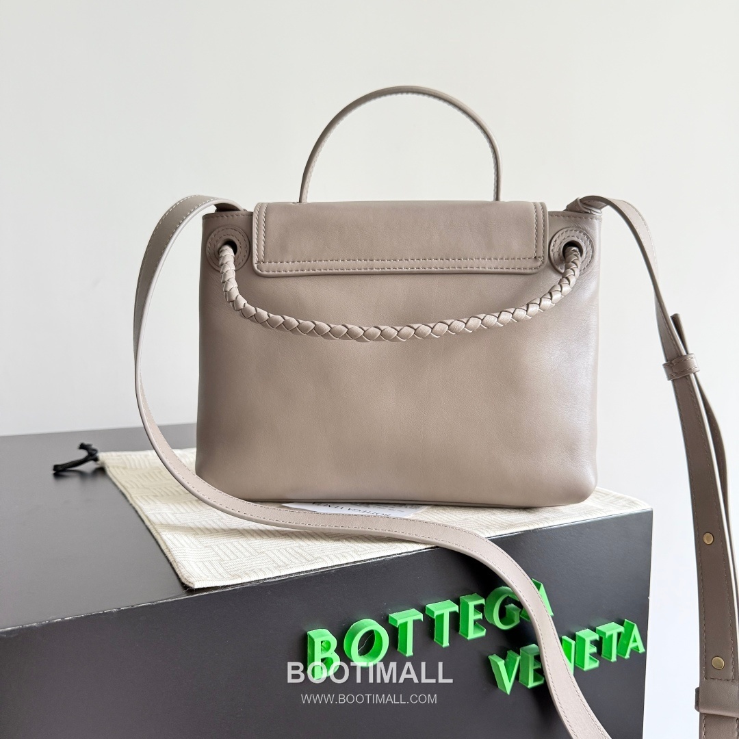 Bottega Veneta Ciao Ciao Leather Top Handle Bag 835835 보테가베네타 차오차오 가죽 탑핸들백 26cm 2