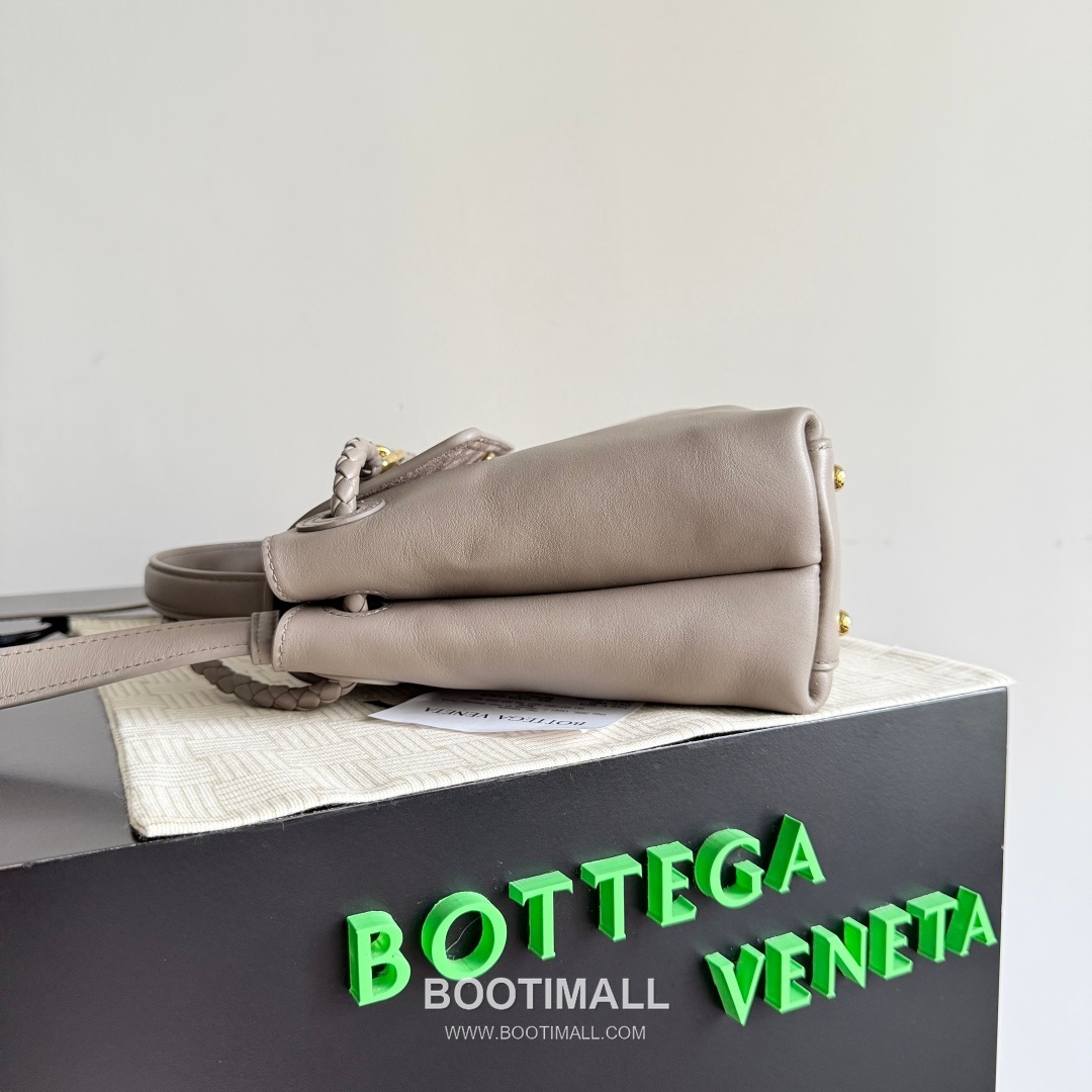 Bottega Veneta Ciao Ciao Leather Top Handle Bag 835835 보테가베네타 차오차오 가죽 탑핸들백 26cm 3