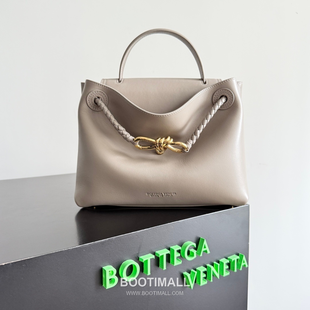 Bottega Veneta Ciao Ciao Leather Top Handle Bag 835835 보테가베네타 차오차오 가죽 탑핸들백 26cm 10