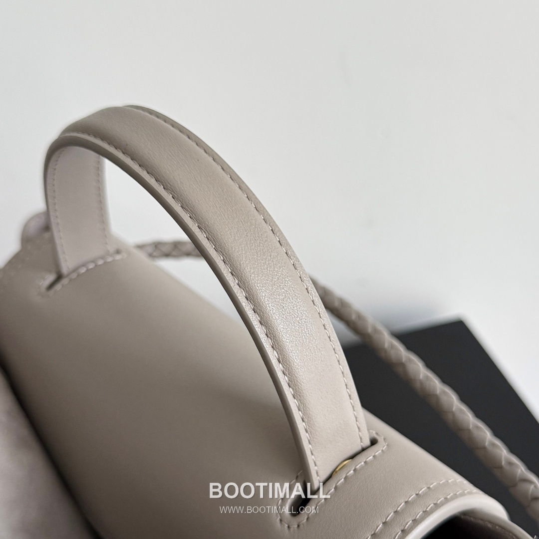 Bottega Veneta Ciao Ciao Leather Top Handle Bag 835835 보테가베네타 차오차오 가죽 탑핸들백 26cm 16