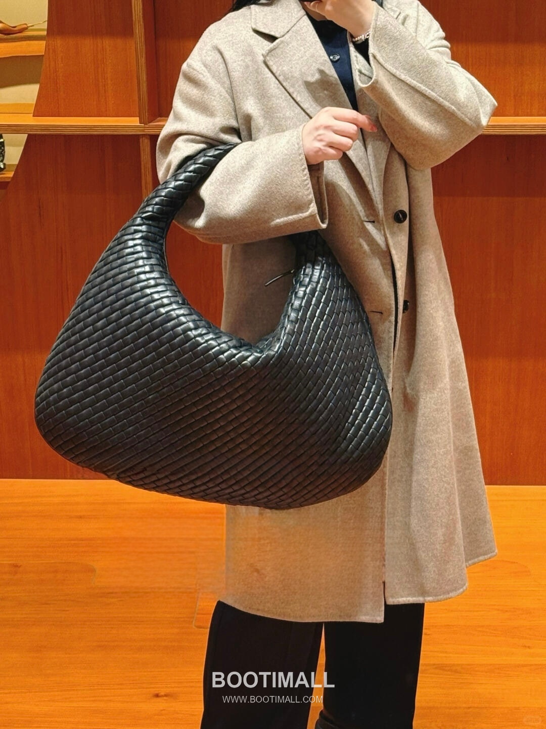 Bottega Veneta Large Hobo Shoulder Bag 보테가 베네타 라지 호보 숄더백 59cm 1