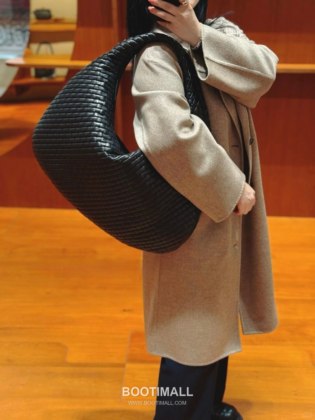 Bottega Veneta Large Hobo Shoulder Bag 보테가 베네타 라지 호보 숄더백 59cm 2
