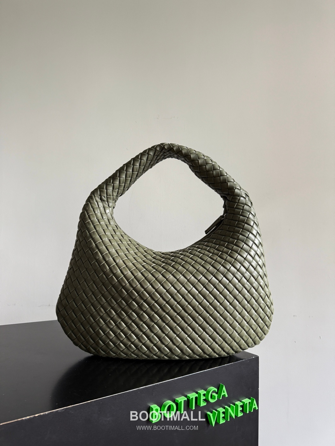 Bottega Veneta Early Spring Soft Hobo Shoulder Bag 보테가 베네타 얼리 스프링 소프트 호보 숄더백 44cm 9