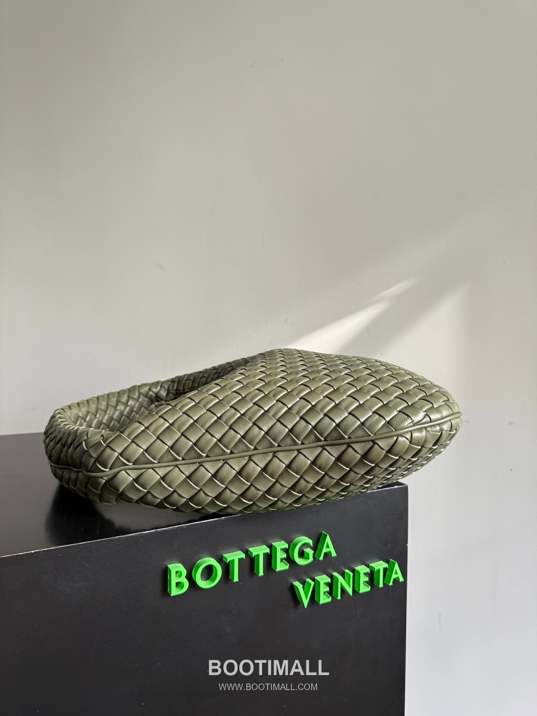 Bottega Veneta Early Spring Soft Hobo Shoulder Bag 보테가 베네타 얼리 스프링 소프트 호보 숄더백 44cm 10