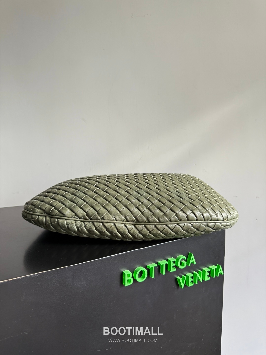 Bottega Veneta Early Spring Soft Hobo Shoulder Bag 보테가 베네타 얼리 스프링 소프트 호보 숄더백 44cm 11