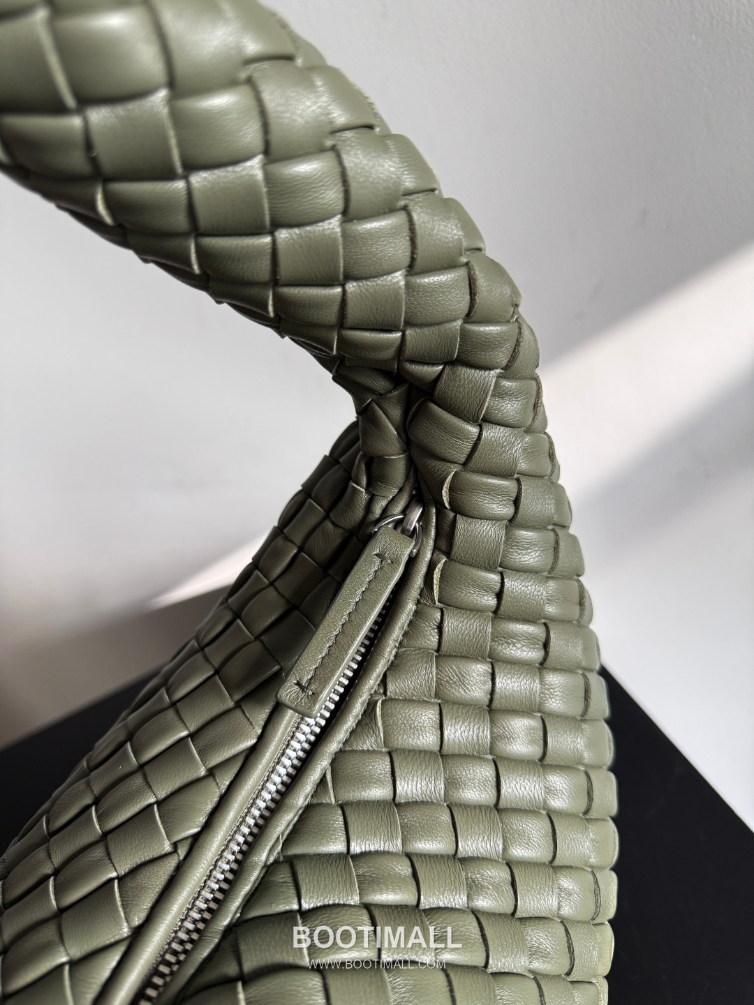 Bottega Veneta Early Spring Soft Hobo Shoulder Bag 보테가 베네타 얼리 스프링 소프트 호보 숄더백 44cm 13